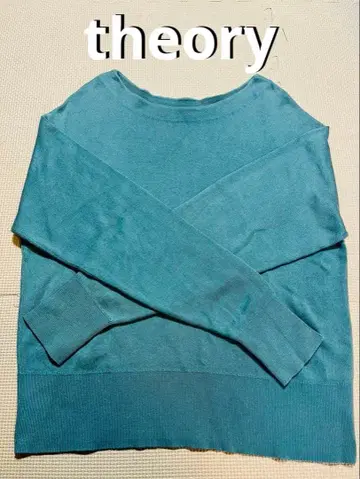 파란색 긴팔 니트 스웨터 크로스 디자인