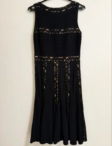 타다시 쇼지 슬리브리스 블랙 무릎 기장 원피스