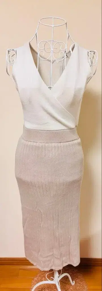 로얄 파티 슬리브리스 원피스 M 사이즈 ROYAL PARTY