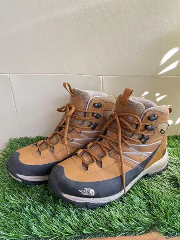 THE NORTH FACE 등산화 브라운
