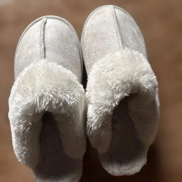 화이트 스웨이드 어그 부츠