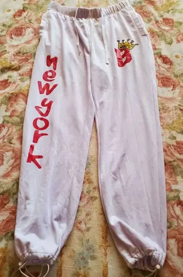뉴욕 로고 조거 팬츠 화이트