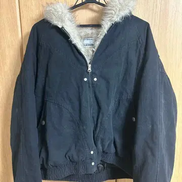 BLACKENERGY 퍼 달린 블랙 점퍼