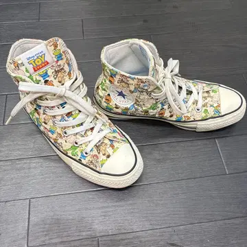 토이 스토리 컨버스 스니커즈 콜라보