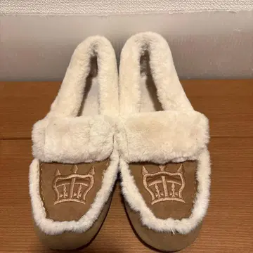 베이지 퍼 모카신 신발 로데오 크라운