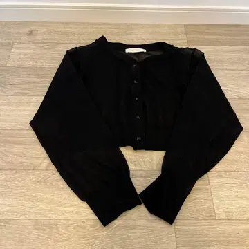 CELFORD 블랙 크롭 가디건