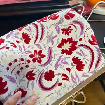 꽃무늬 프레임 파우치