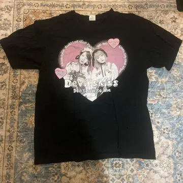 악마의 키스 T셔츠 XL 사이즈