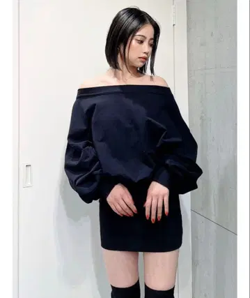 Symmetry GYDA 도킹 오프숄더 맨투맨