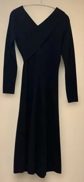 벌스데이 바쉬 / 블랙 V넥 니트 원피스 긴팔