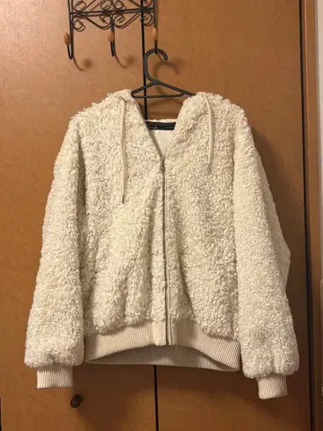 플리스 자켓 후드 부착 크림색 S 사이즈 ZARA