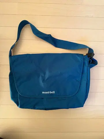 몽벨 베르니나 플랩 숄더백 몽벨 숄더백 파랑