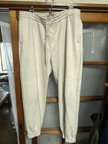 ZARA 크림색 스웨트 팬츠