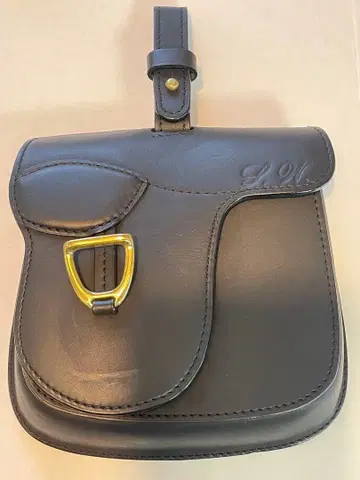 이타가키 블랙 가죽 안장 벨트 파우치