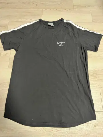 LYFT 블랙 T셔츠 L 사이즈 스트라이프