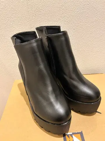 블랙 통굽 힐 부츠 사이드 지퍼