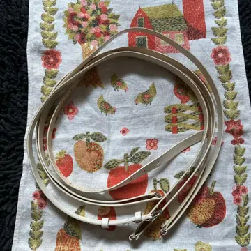 화이트 가죽 키링