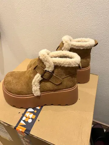 브라운 통굽 퍼 무톤 부츠