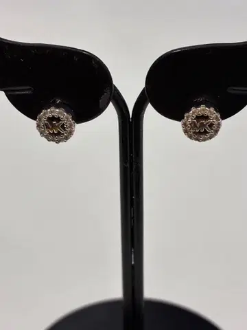 마이클코어스 귀걸이