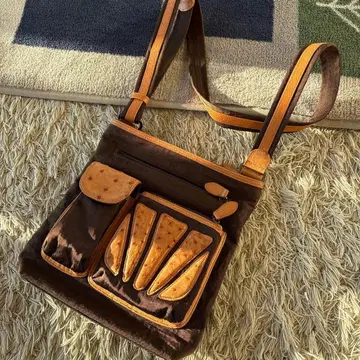 브라운 캔버스 가죽 숄더백