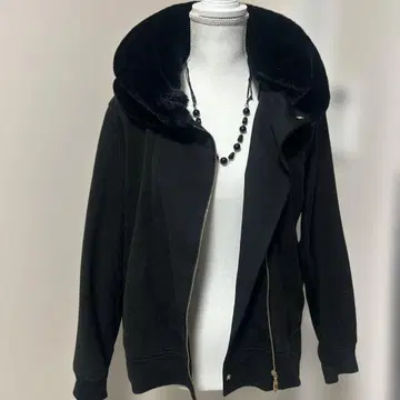 소클로스 블랙 플리스 퍼 후드 점퍼