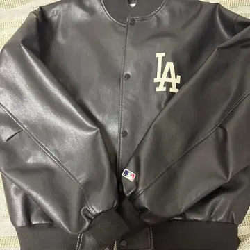 LA 로고 블랙 가죽 바시티 자켓