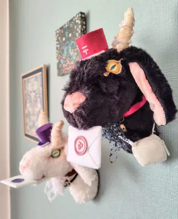 [ 염소 우편 배달부 ] 애니멀 트로피 검은 염소 씨