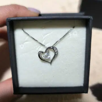 A.UN jewelry 하트형 목걸이