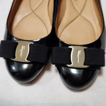 Ferragamo 페라가모 블랙 리본 포함 플랫슈즈 발레리나