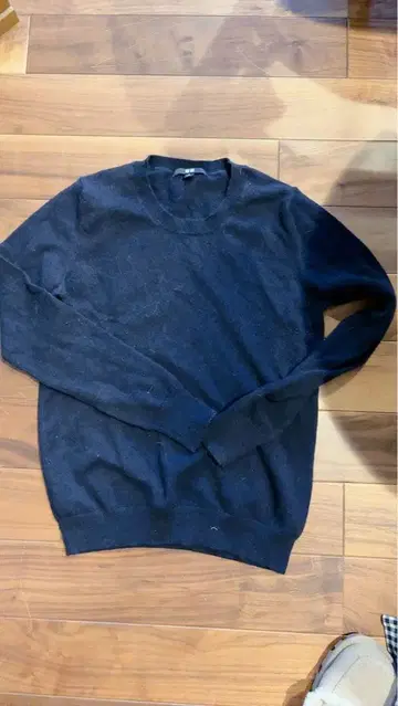 UNIQLO 블랙 크루넥 스웨터 M