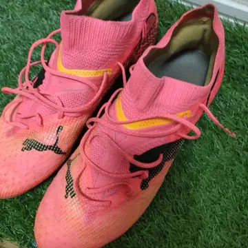 푸마퓨셔 얼티밋 축구 스파이크