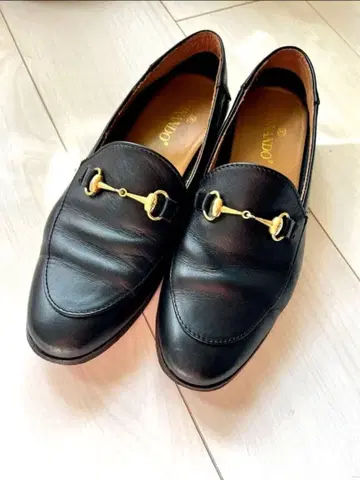 CAMINANDO 블랙 가죽 로퍼 펌프스