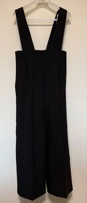 프릴 장식 블랙 살로펫 올인원