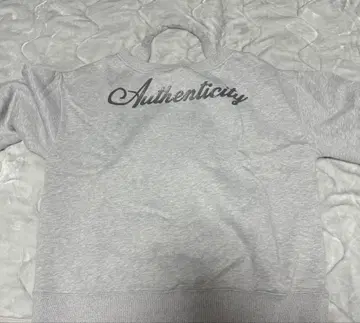 Authenticity 자수 그레이 맨투맨