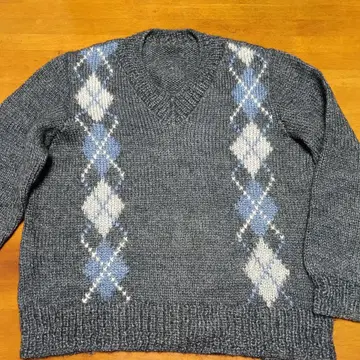 V넥 니트 스웨터