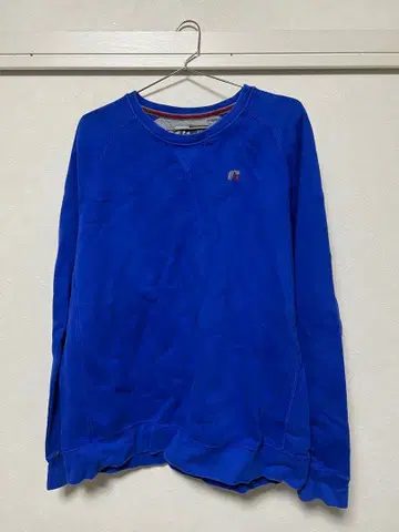 파란색 크루넥 트레이닝복