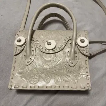 그레이스 콘티넨탈 카빙 트라이브즈