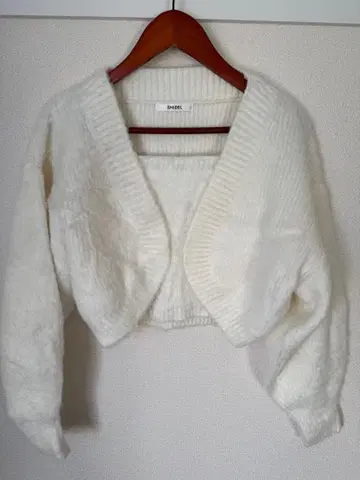 snidel 화이트 크롭 가디건 니트