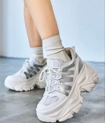 PAGEBOY 플랫폼 청키 스니커즈