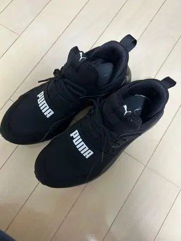 PUMA 블랙 스니커즈 24cm