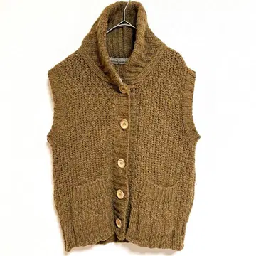 [ 니코앤드 ] 울 100% 케이블 니트 베스트 우드 버튼 브라운 F