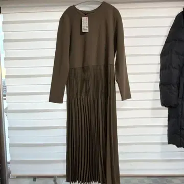 새상품 택 UNIQLO 유니클로 콤비네이션 원피스 플리츠 베이지