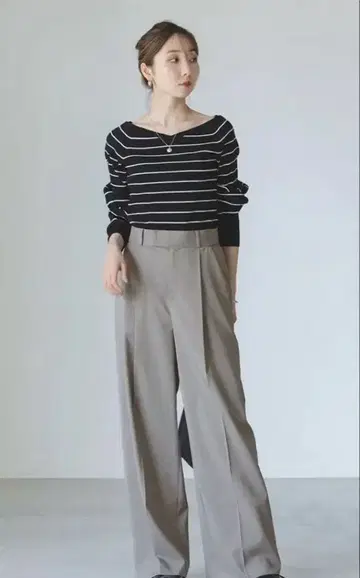 새상품급 NOBLE 와이드 오프숄더 V넥 풀오버