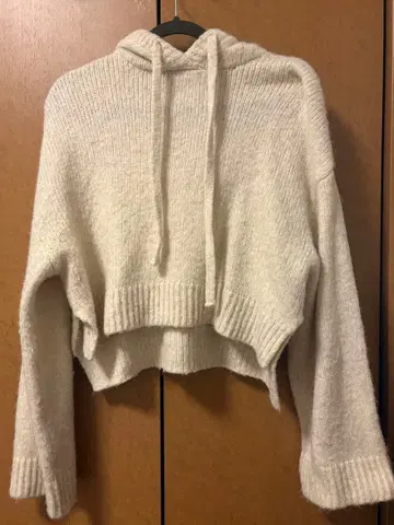 ZARA XS-S 숏 기장 후드 부착 니트 스웨터