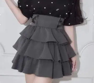 pium 크로스 벨트 티어드 미니 스커트 차콜