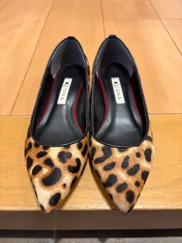 DIANA 레오파드 무늬 펌프스
