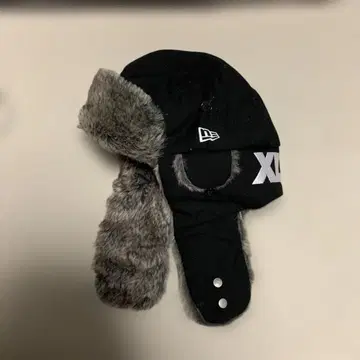 XLARGE x NEWERA 블랙 플라이트 캡 M