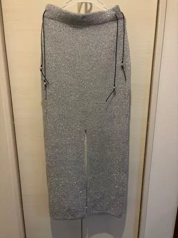 [ 새상품급 ] NKNIT 실버 니트 라메 타이트 스커트 슬릿