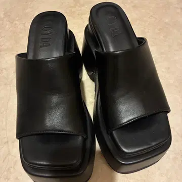 GYDA 블랙 플랫폼 샌들