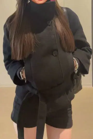 Kerry 컬러 버튼 미들 코트 KR30087 블랙